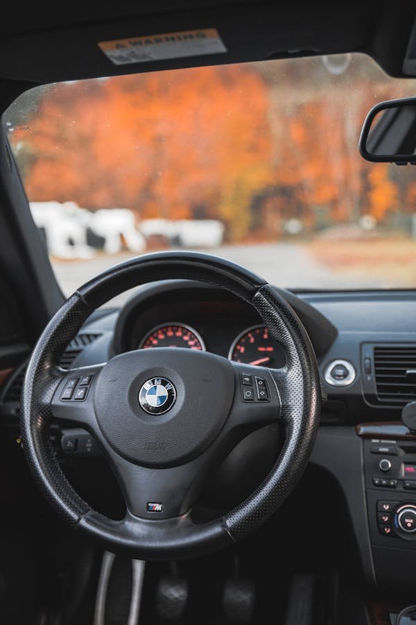 Voyant moteur rouge BMW : causes, solutions et conseils incontournables